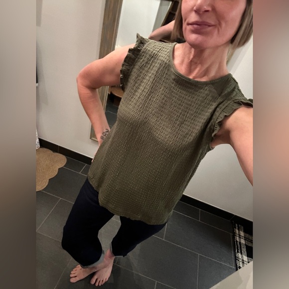 LOFT Textured Ruffle Sleeve Top in Olive - Picture 4 of 8